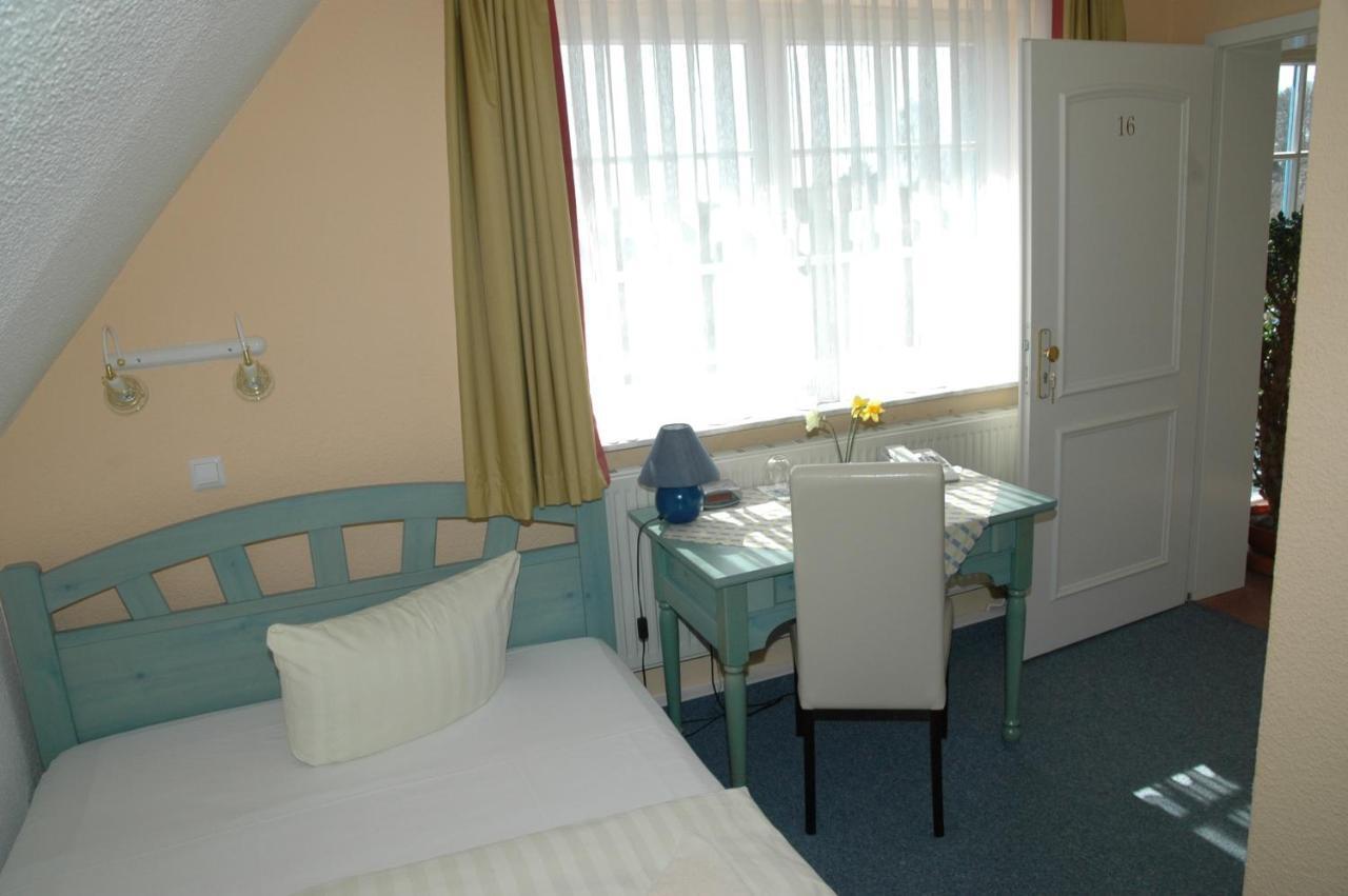 Landhotel Ostseetraum & Fewo Rostock Quarto foto